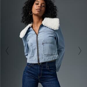 Levi’s Retro sherpa trucker denim jacket large NWT